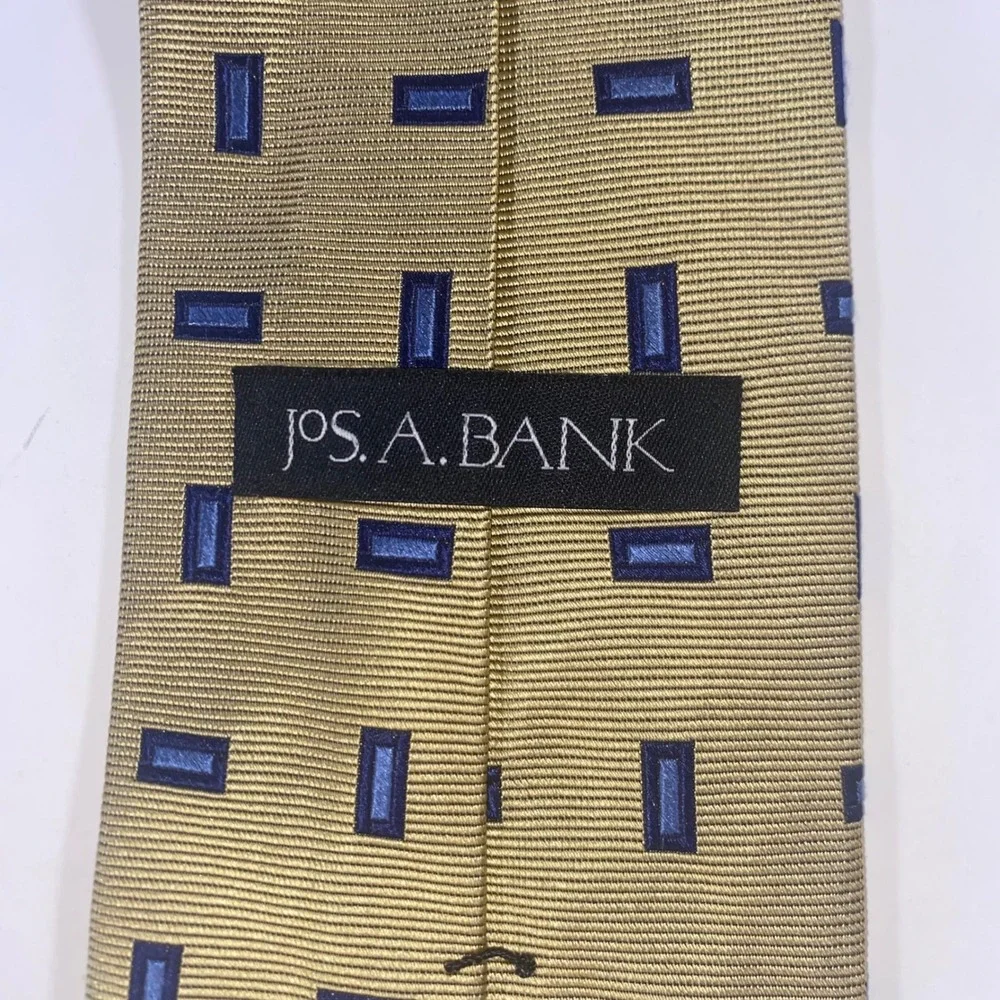 Jos A Bank Mens Silk Tie Gold Blue Geometric Ribbed Made in‎ USA Standard Width